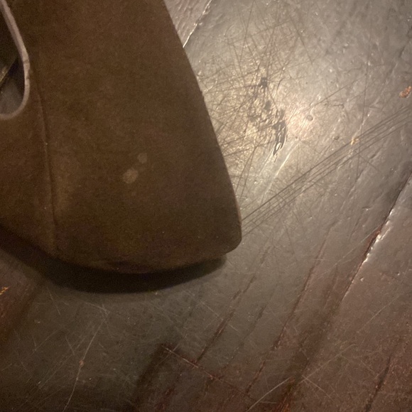 MyDeliciousShoes.com. Simmer-H Cocoa Lami suede heels - Picture 6 of 10